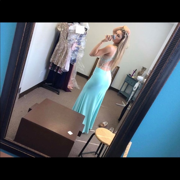 PROM DRESS - Picture 4 of 8